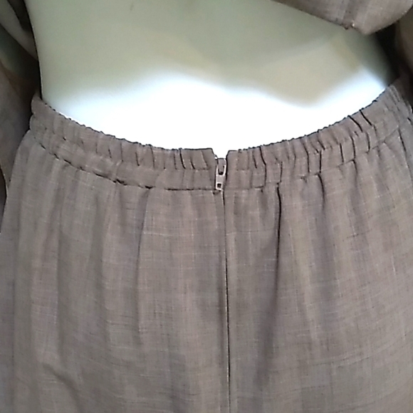 Sag Harbor Brown/Tan  2 Piece Skirt Suit. Size 14 Tall - Picture 10 of 15